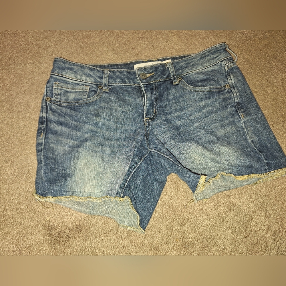 CHARLOTTE RUSSE/ DENIM SHORTS/ SIZE : 6 /